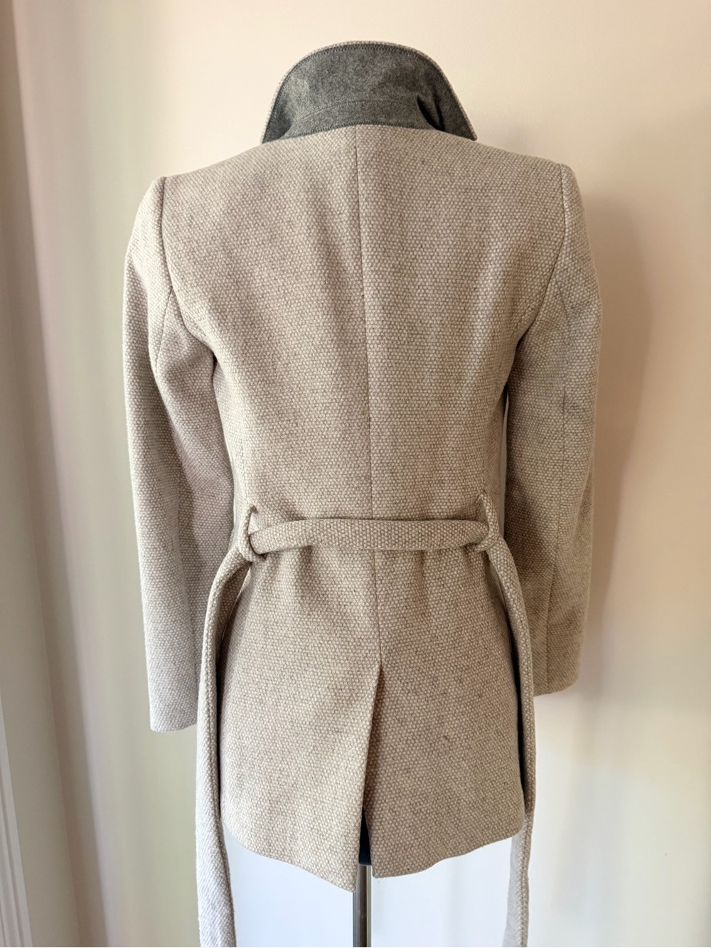 Ann Taylor Textured Beige Blazer with Belt - Picture 4 of 5